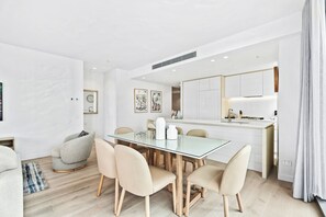 Dining - Signature Broadbeach - GCLR (Broadbeach)