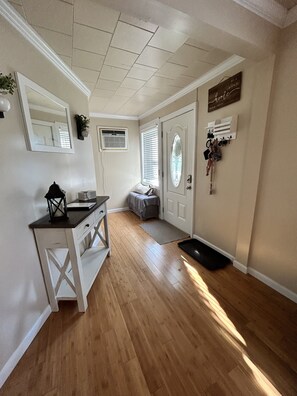 Interior - The Ronkonkoma Bungalow (Ronkonkoma)