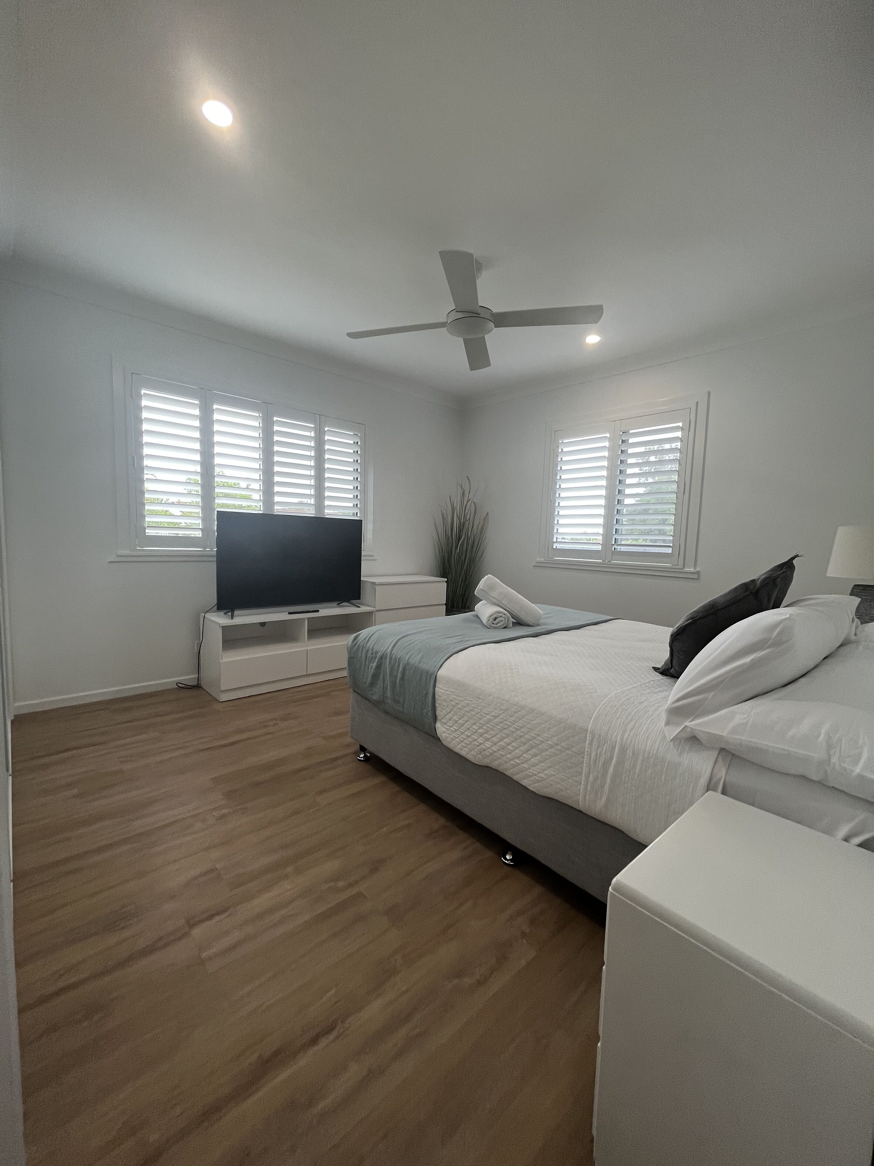 4 bedrooms, iron/ironing board, free WiFi, bed sheets