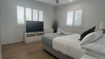 4 bedrooms, iron/ironing board, free WiFi, bed sheets