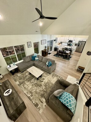 Smart TV, fireplace - Hidden Haven - Luxury Home with Hot Tub (Cedar City)
