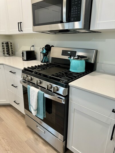 Hidden Haven - Luxury Home with Hot Tub