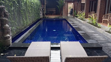 Kolam renang outdoor