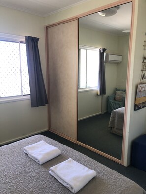 2 bedrooms, iron/ironing board, bed sheets