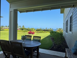 Outdoor dining - Seaside Splendor: Immerse Yourself in Luxury with this Stunning Oceanview Condo! (Kailua-Kona)