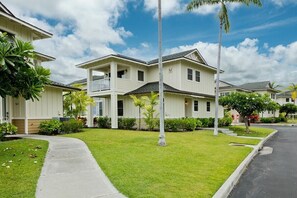 Exterior - Seaside Splendor: Immerse Yourself in Luxury with this Stunning Oceanview Condo! (Kailua-Kona)