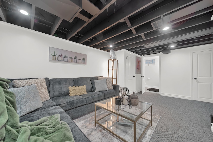 Art Meets Hospitality, Conveniently Located Near Downtown Detroit! 3bd & 1.5ba - Royal Oak, MI