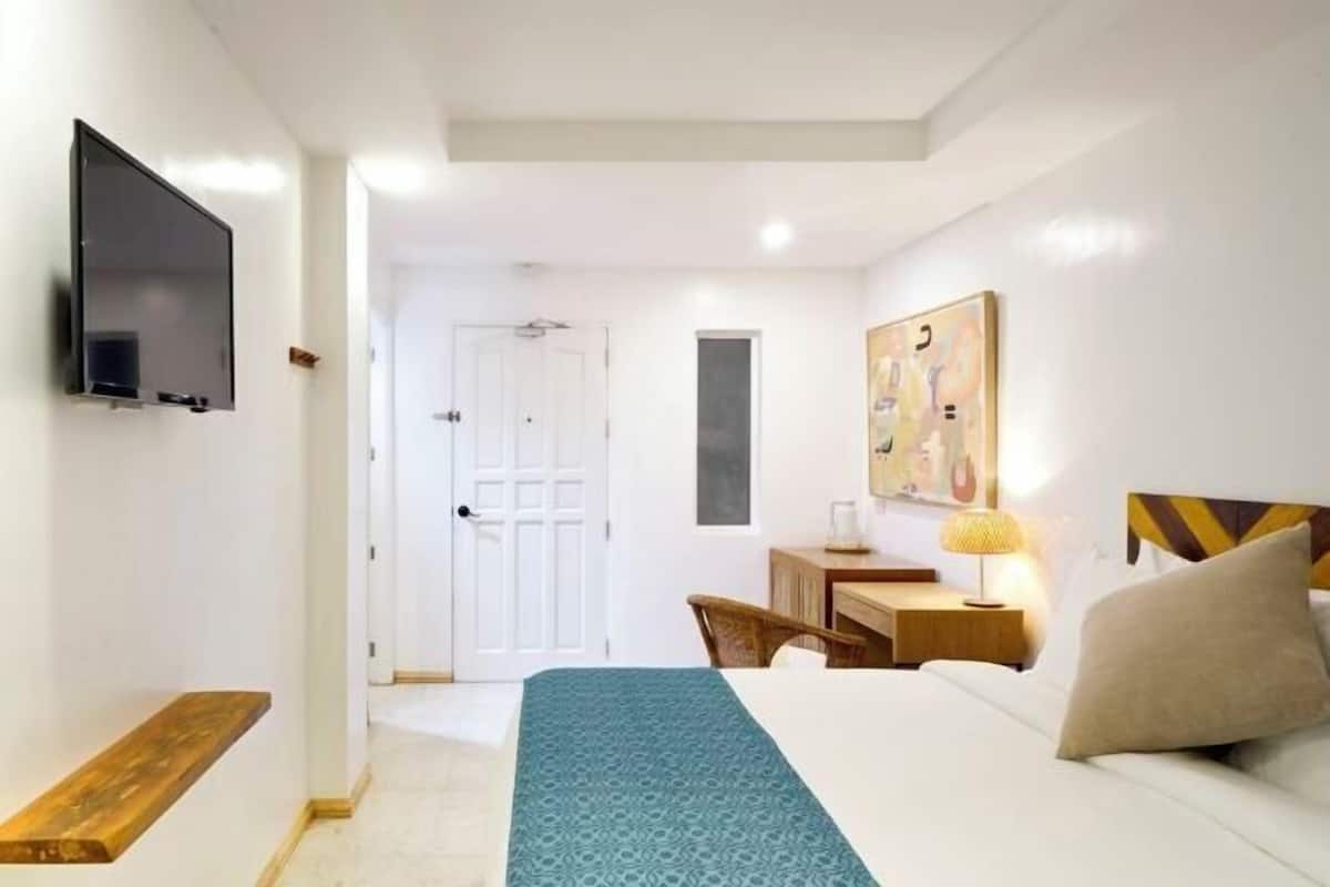 1 bedroom, minibar, WiFi (free), bed sheets