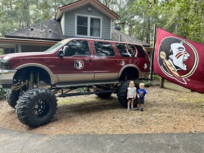 Property grounds - Entire cabin in Tallahassee (Tallahassee)