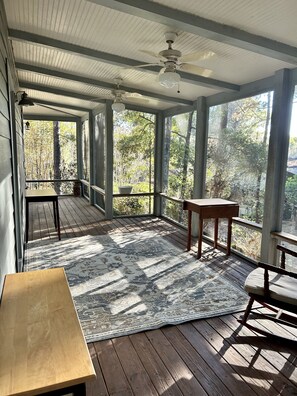 Interior - Entire cabin in Tallahassee (Tallahassee)