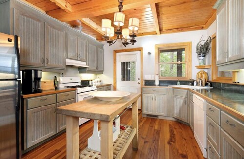 Entire cabin in Tallahassee