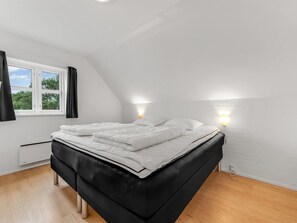 5 bedrooms, WiFi - "Axeline" - 300m from the sea by Interhome (Blåvand)