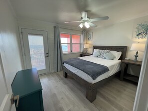 3 室のベッドルーム、アイロン / アイロン台、WiFi (無料)、ベッドシーツ