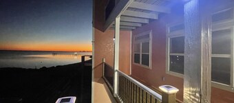 Waterfront Coral by the Sea! Dolphins! Pets Ok!