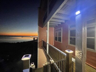 Waterfront Paradise / Panoramic Views / Beach access / Pets Ok w/ fee