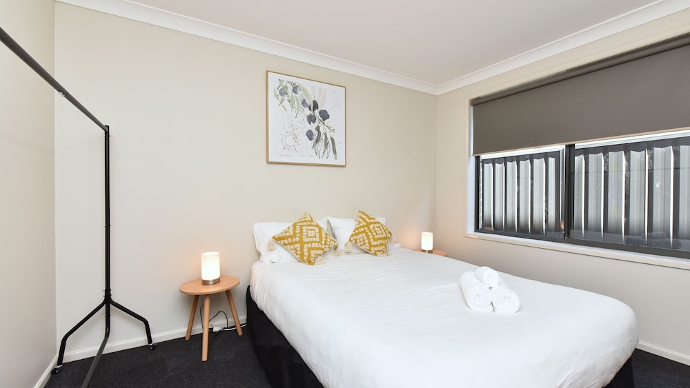 New Property Waterfront Heaven at Nords Wharf only 5 mins to Beach