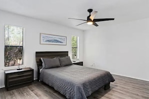 3 bedrooms, in-room safe, iron/ironing board, free WiFi - Super Comfy Home with Hot Tub (Round Rock)