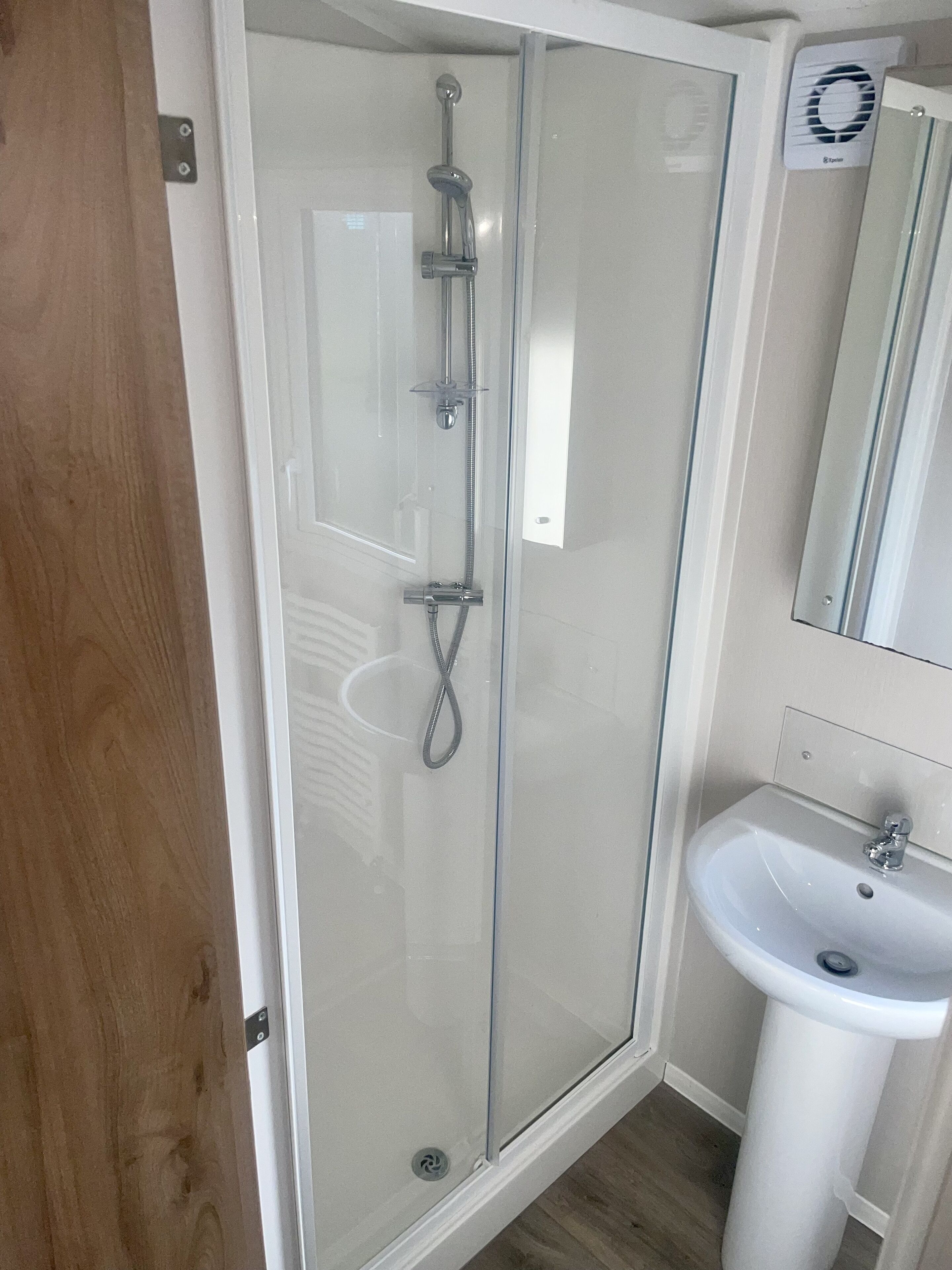 Douche, serviettes fournies