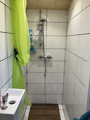Shower, towels