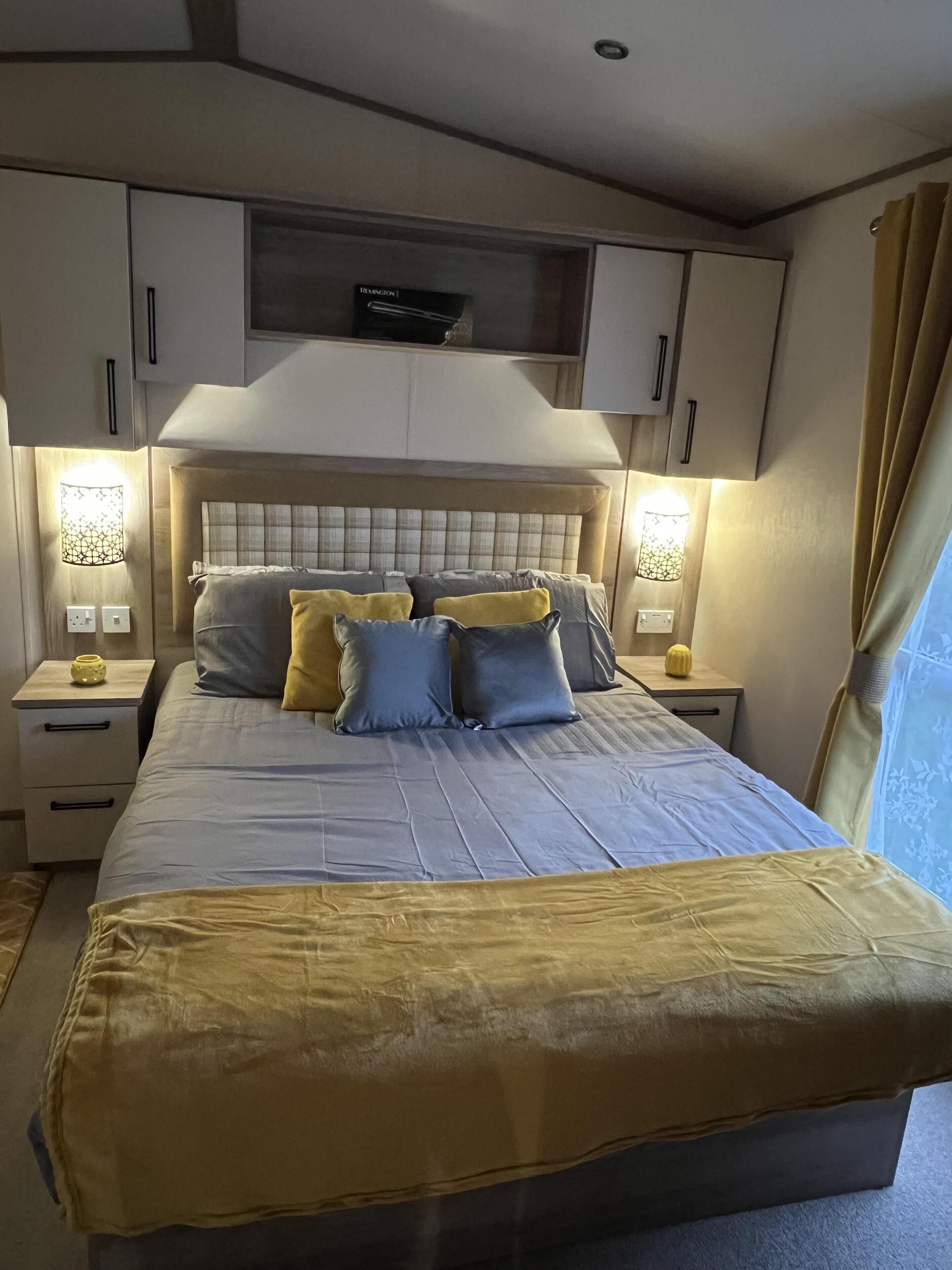 2 bedrooms, iron/ironing board, bed sheets