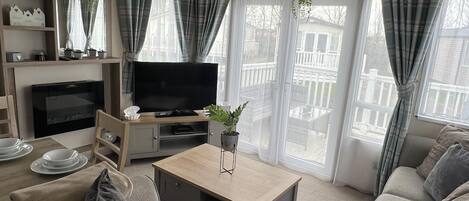 Télévision, cheminée