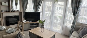 2 Bed Caravan - Sleeps 6 - Parking - Pets