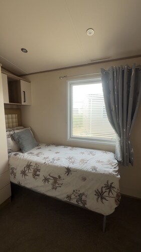 2 Bed Caravan - Sleeps 5  Parking - Pets
