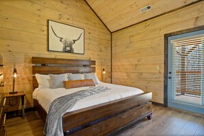 4 bedrooms, desk, iron/ironing board, travel cot - Spacious Cabin~Entire floor of entertainment-Game/Movie Room, Fire Pit, Hot Tub  (Gatlinburg)