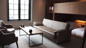 Suite Family Double Force, Non Smoking | Down comforters, free rollaway beds, free WiFi, bed sheets