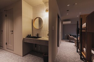 Down duvets, free rollaway beds, free WiFi, bed sheets