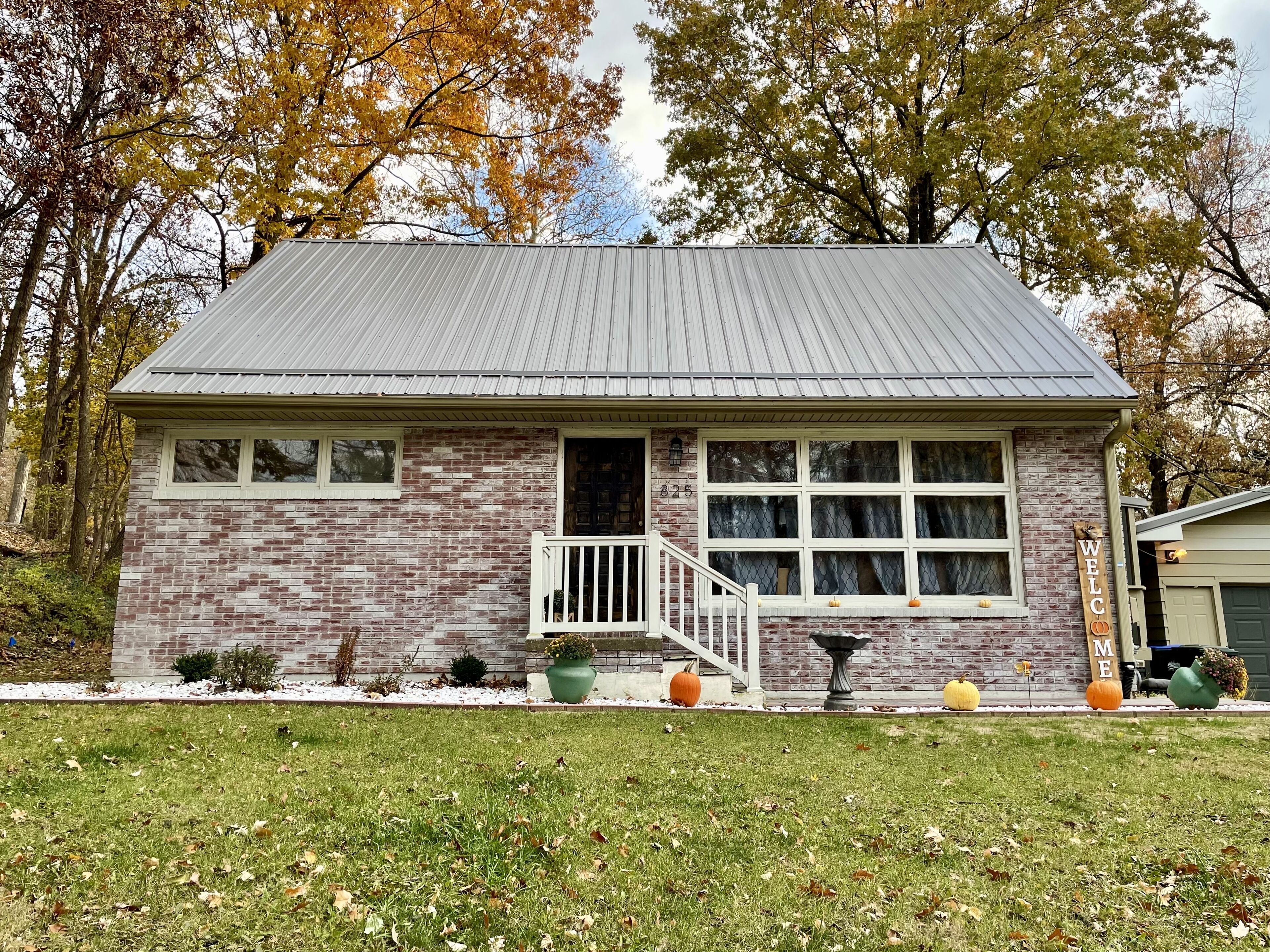 Cozy Home Walking Distance to the Stadium and Downtown! Kid and Pet Friendly.
