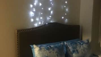 1 dormitorio, escritorio, tabla de planchar con plancha y wifi