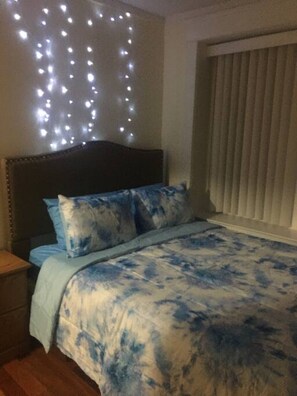 1 bedroom, desk, iron/ironing board, WiFi