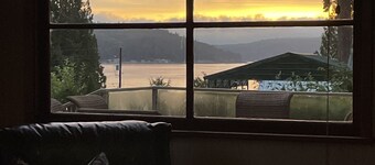 Scenic View Cabin Near Alderbrook Resort