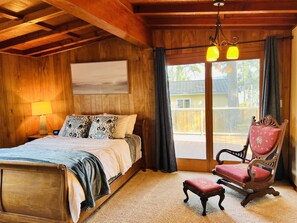 2 slaapkamers, een strijkplank/strijkijzer, wifi, beddengoed