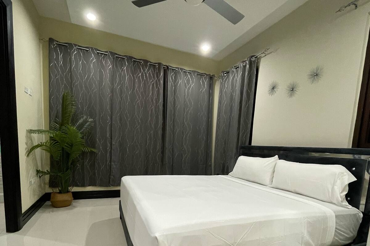 Iron/ironing board, WiFi (free), bed sheets