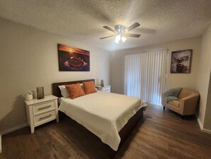 2 chambres, fer et planche à repasser, lit parapluie, Wi-Fi