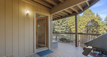 Nestled in the heart of all your outdoor adventures from hiking to skiing.