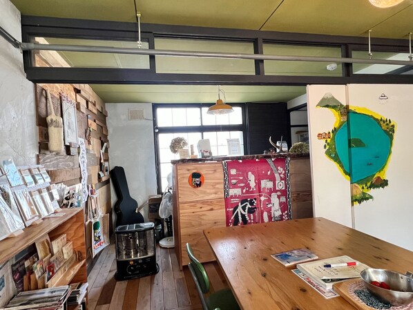 Living area - Guest House Ponkotan - Hostel (Toyako)