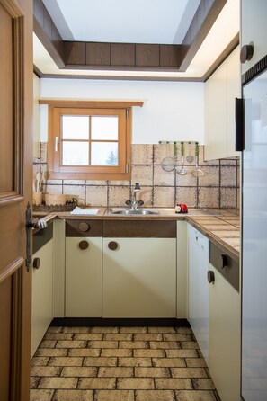 冷蔵庫、オーブン、食器洗い機、コーヒー / ティーメーカー