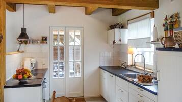 Refrigerador, placa de cocina, lavavajillas, cafetera/tetera