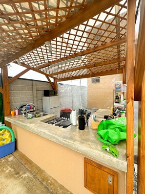 Fridge, microwave, blender, cookware/dishes/utensils