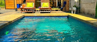 5 Minutes to Jaco! Casa Shaka with Gym+Pool+Kitchen+FIber Wifi Monkeys & sloths!