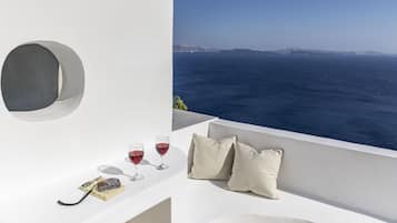 Deluxe Room, 1 Queen Bed, Ocean View | Interior