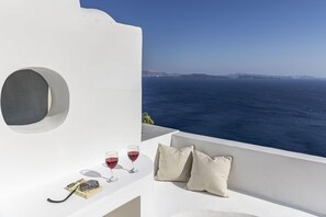 Deluxe Room, 1 Queen Bed, Ocean View | Interior - Kyrkos Residency (Santorini)