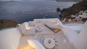 Apartment, Ensuite, Sea View (Vasilios' Cave) | Interior