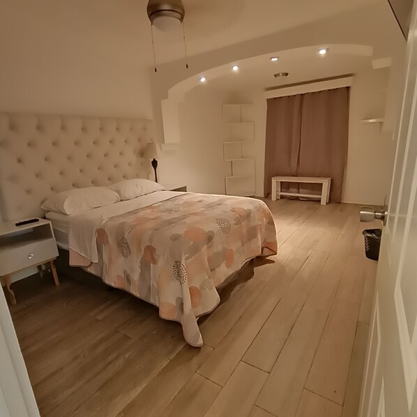 3 bedrooms, desk, iron/ironing board, free WiFi