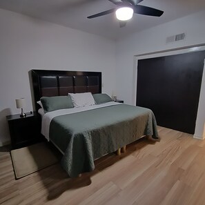 3 bedrooms, desk, iron/ironing board, free WiFi