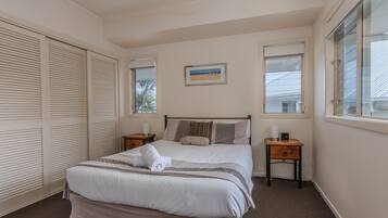 2 bedrooms, iron/ironing board, WiFi (free), bed sheets
