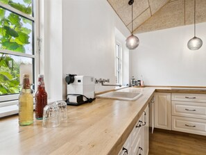 Kjøleskap, mikrobølgeovn, ovn og oppvaskmaskin